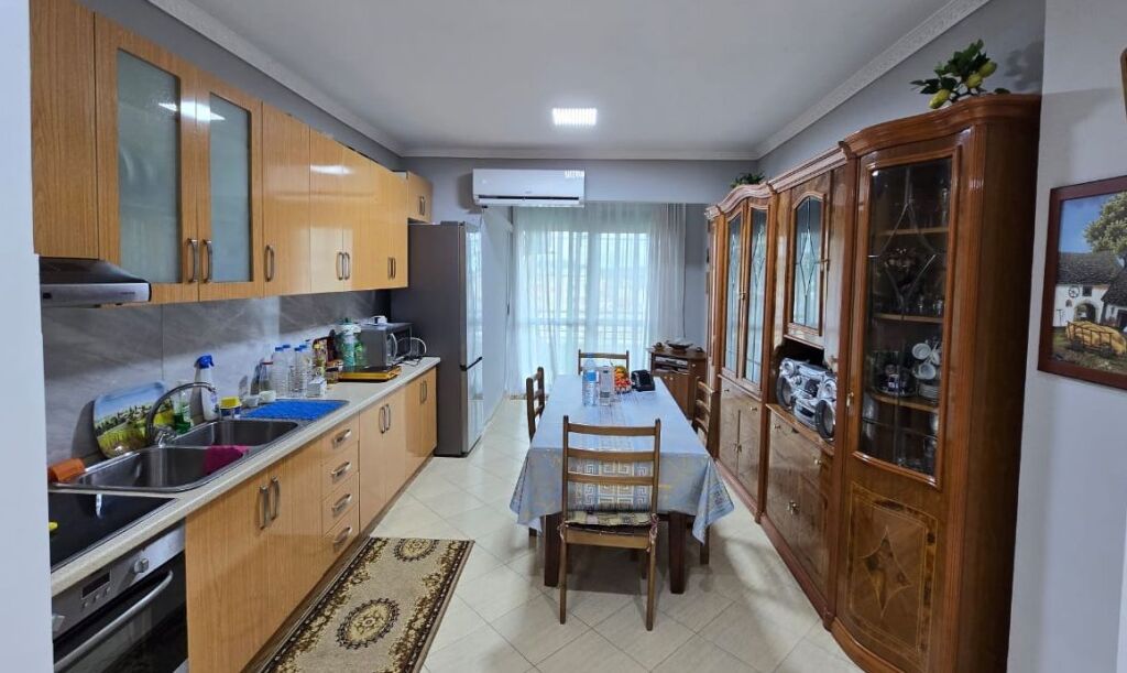 Shitet apartament 2+1+2+2Ballkone ne Vlore(Shtepia e Oficerave)