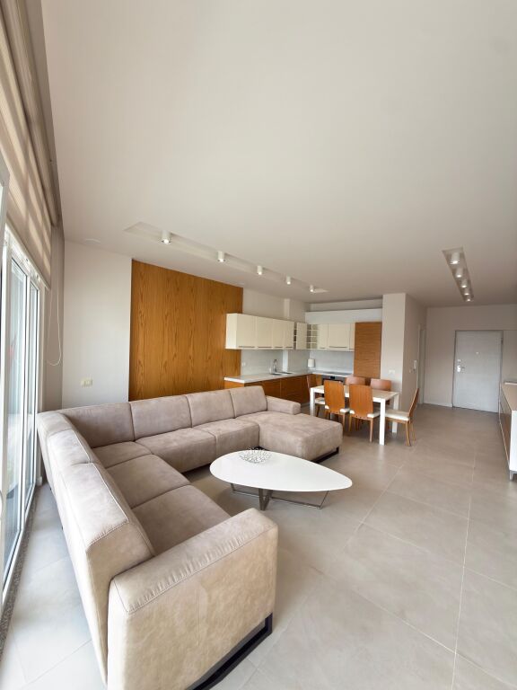 Apartament 2+1+2 per shitje te Komuna e Parisit