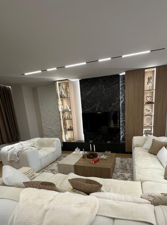 Vilë Rezidenciale – Vile Roses, Farkë