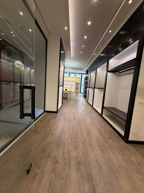 JEPET ME QERA NJESI KOMERCIALE NE KATE TE PARE PERBALLE STADIUMIT VLORE