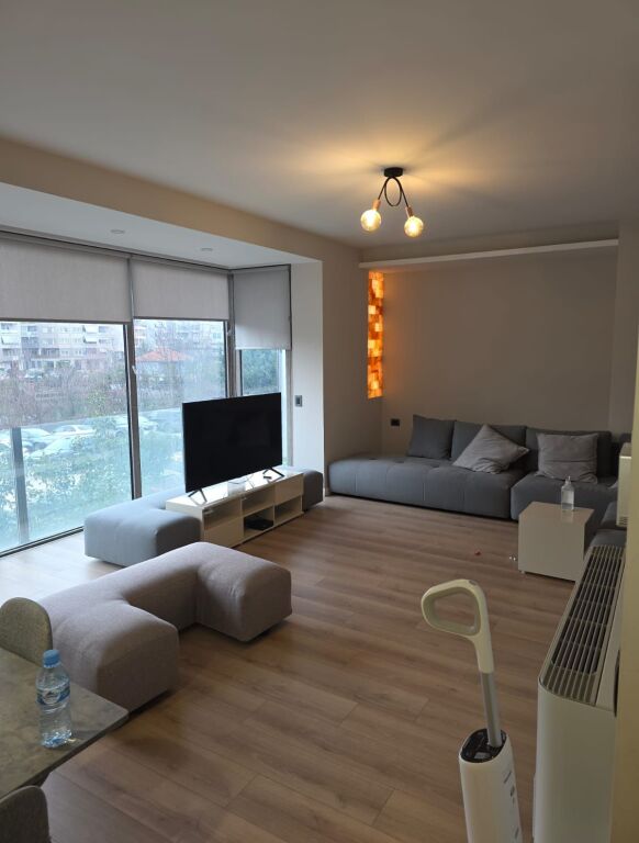Shesim apartament 2+1 tek Radison Hotel, Liqeni i Thate