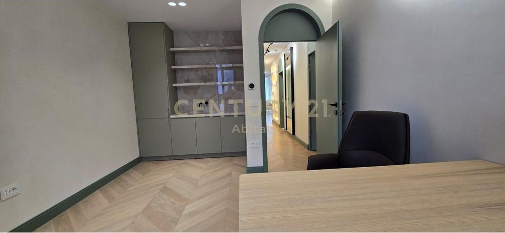 LOCALE PREMIUM IN AFFITTO PER UFFICIO O CLINICA IN VIA KOSOVARVE