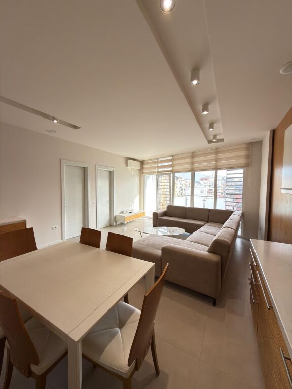 Apartament 2+1+2 per shitje te Komuna e Parisit