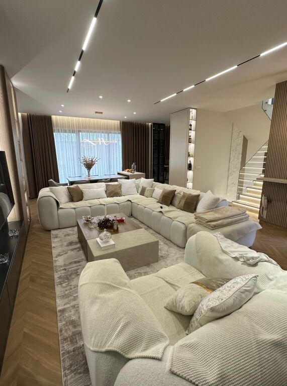 Vilë Rezidenciale – Vile Roses, Farkë