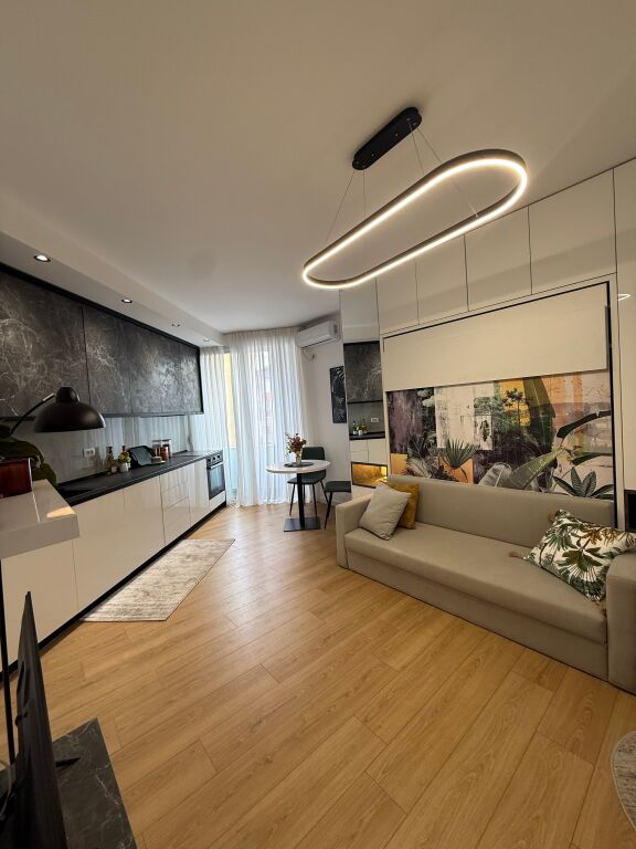 🏠MONOLOCALE IN VENDITA 📍Sopraelevata del Comune Via Rrapo Hekali 🏢4° piano, con ascensore 📐Sup. 31m2 Netto, 36m2 Lordo 💶 Prezzo: 82.000€