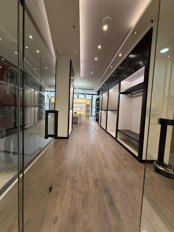 JEPET ME QERA NJESI KOMERCIALE NE KATE TE PARE PERBALLE STADIUMIT VLORE