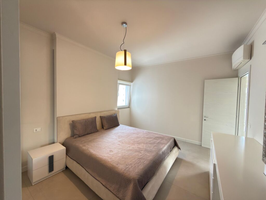 Apartament 2+1+2 per shitje te Komuna e Parisit