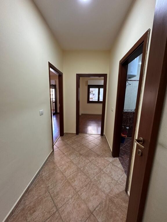 Apartament Zyre 2+1+2 me Qira ne Komunen e Parisit