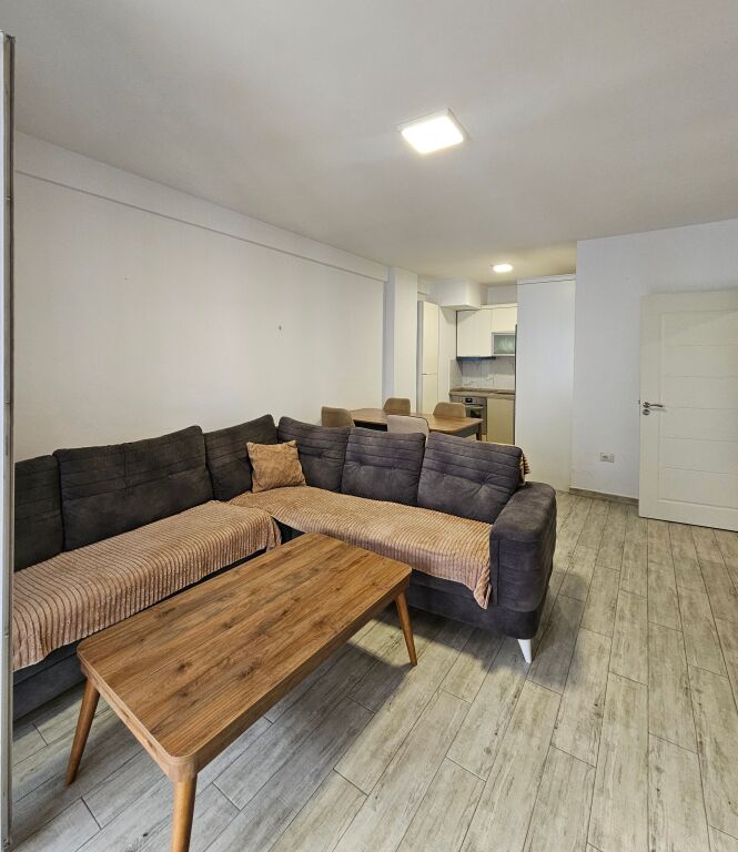 Jepet me Qira:  1+1(📍5 maj - Concord Centre )* ✨️ E mobiluar / Hera e parë me qera 🔥 *50.000 Lek/Muaj* 💶💶