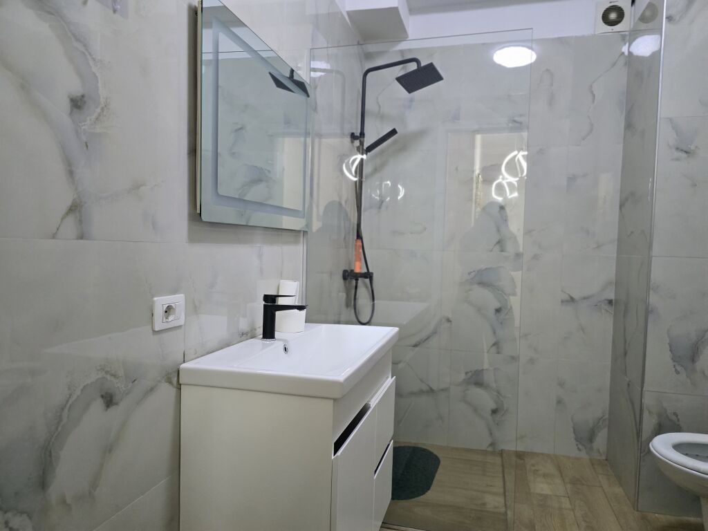 Apartament me Qera Tek rruga Barrikadave 1+1