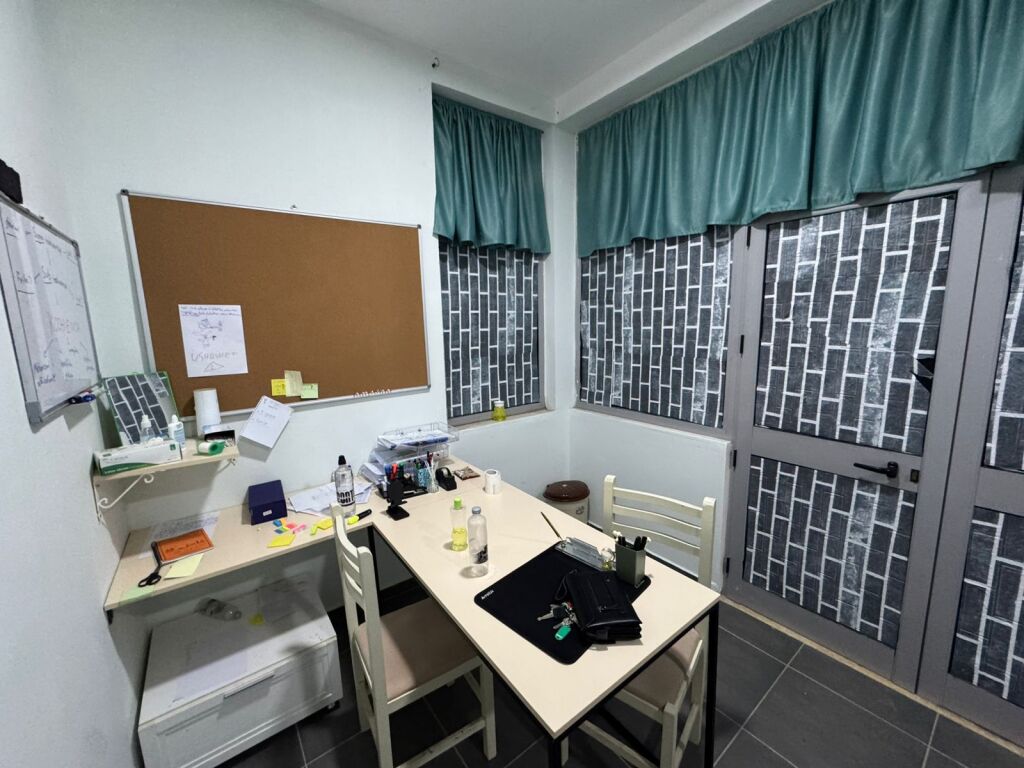 Dyqan/Zyrë Me Qera Tek Ish Tregu Elektrik