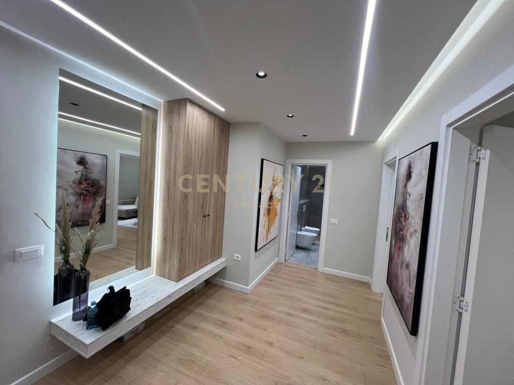 VENDESI APPARTAMENTO 2+1+2