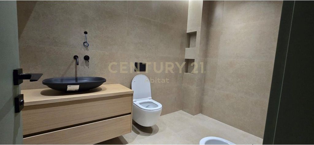 LOCALE PREMIUM IN AFFITTO PER UFFICIO O CLINICA IN VIA KOSOVARVE