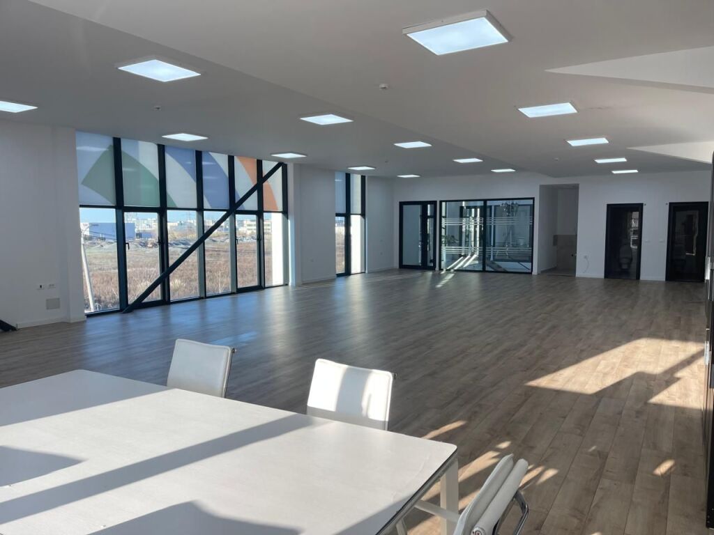 Jepet me qira ambient 200m2 Tek Top Channel 1150€