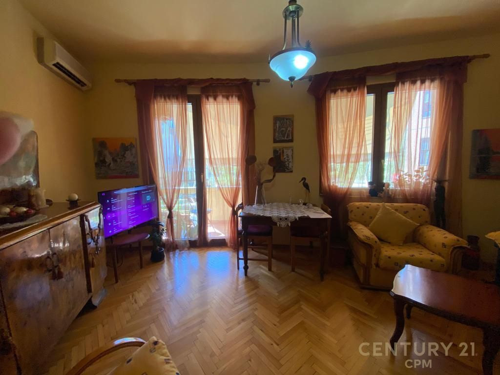 JEPET ME QERA APARTAMENT 2+1 ME DEPO TEK STADIUMI DINAMO