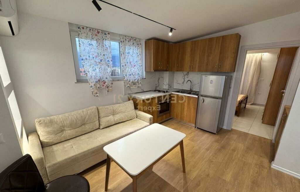 Jepet me qera 1+1 tek Ferit Xhajko