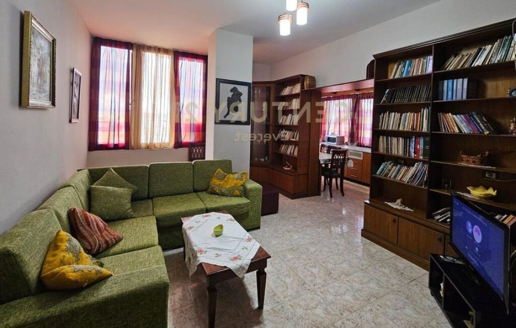 Jepet me qera 2+1 prane Rr.Kavajes