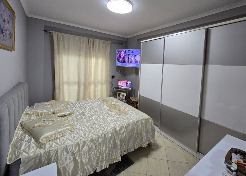 Shitet apartament 2+1+2+2Ballkone ne Vlore(Shtepia e Oficerave)