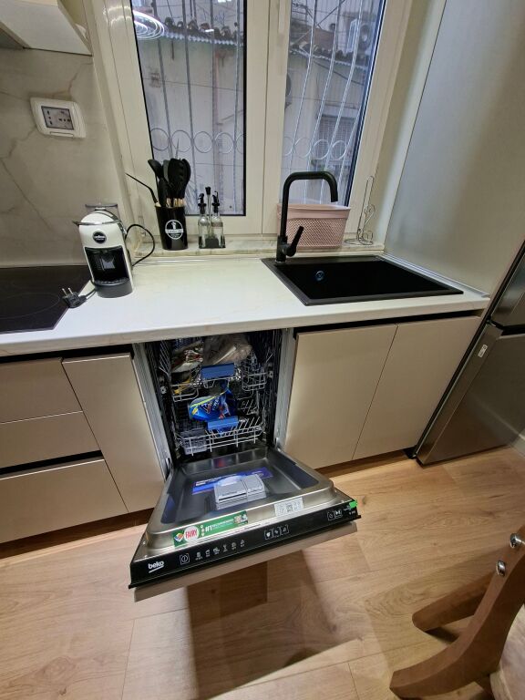 APARTAMENT 1+1 ME QIRA PERBALLE EKSPOZITES