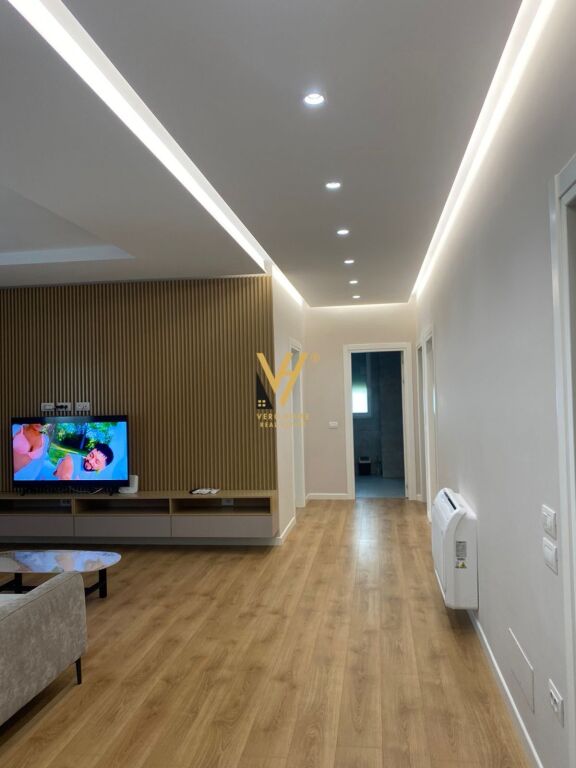 JEPET APARTAMENT 3+1+3+BLK ME QIRA TE LIQENI THATE 1.800 EURO