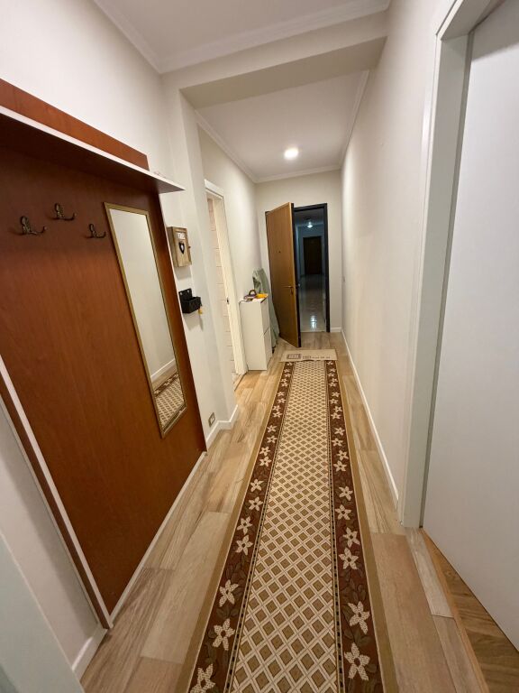 3+1,i mobiluar te shkolle e kuqe,cmimi 800 euro