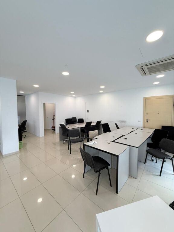 UFFICIO IN AFFITTO PRESSO IL COMPLESSO DELIJORGJI