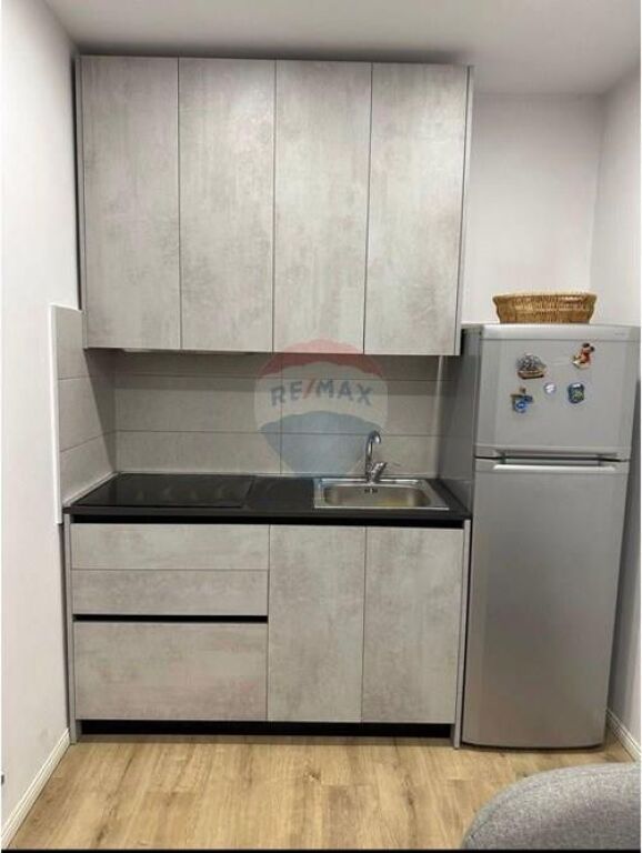 Studio per qira tek Tregu Elektrik!