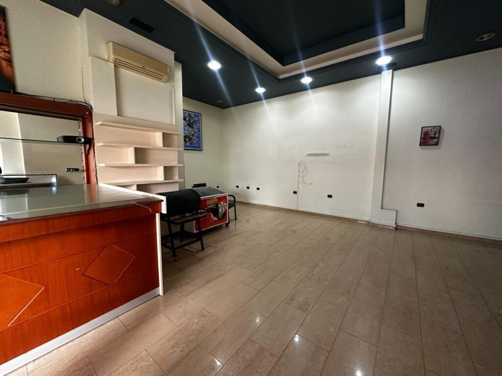 FOR RENT 700 € – BAR IN VLORË NEAR KFC
