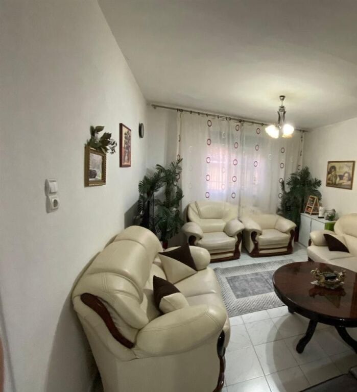 VENDESI CASA DI 1 PIANO BRRRYLI 150.000 € IN VENDITA