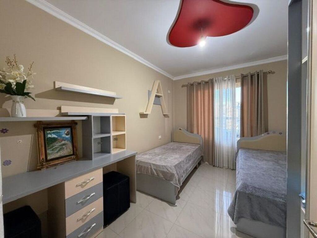 Apartament 2+1 në Astir te Vila L me 500€ mob.modern