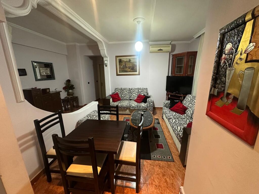 🏢Laprake,prane Klinikes Mjekesore Glob jepet me qera apartament 2+1,i mobiluar.50,000Leke