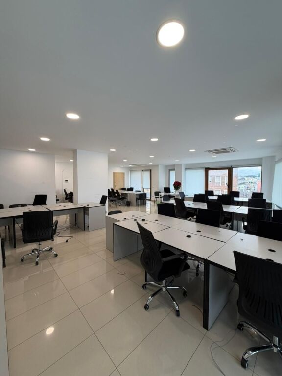 🏢 Spazio Ufficio in Affitto – Delijorgji