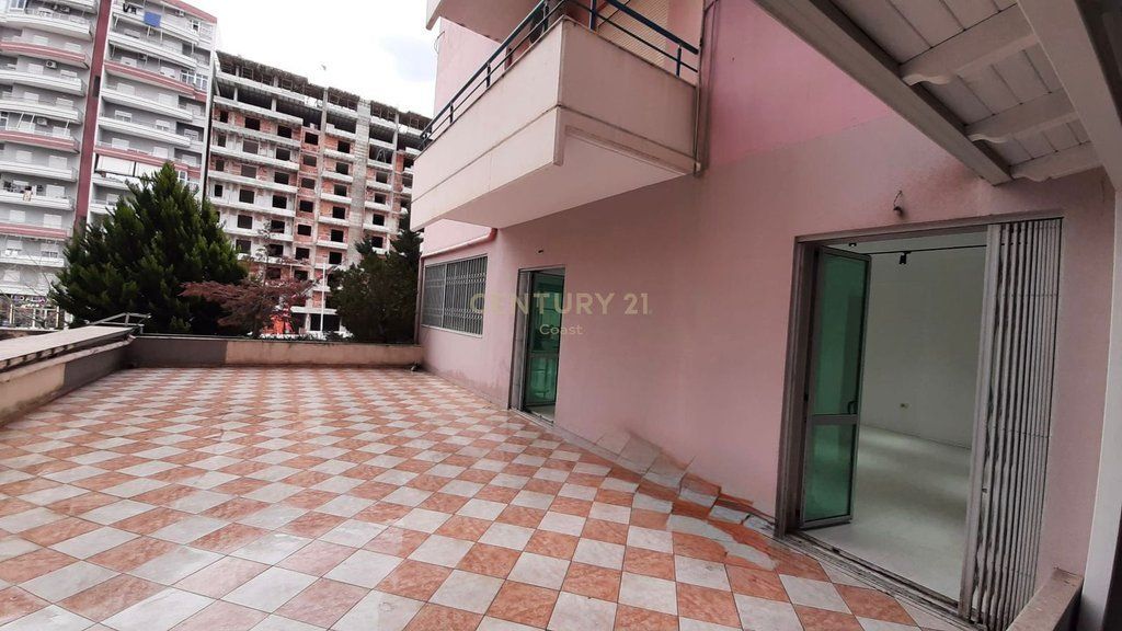 COMMERCIAL UNIT FOR SALE IN VLORE, TRANSBALKAN