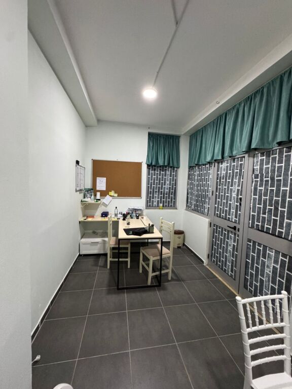 Dyqan/Zyrë Me Qera Tek Ish Tregu Elektrik