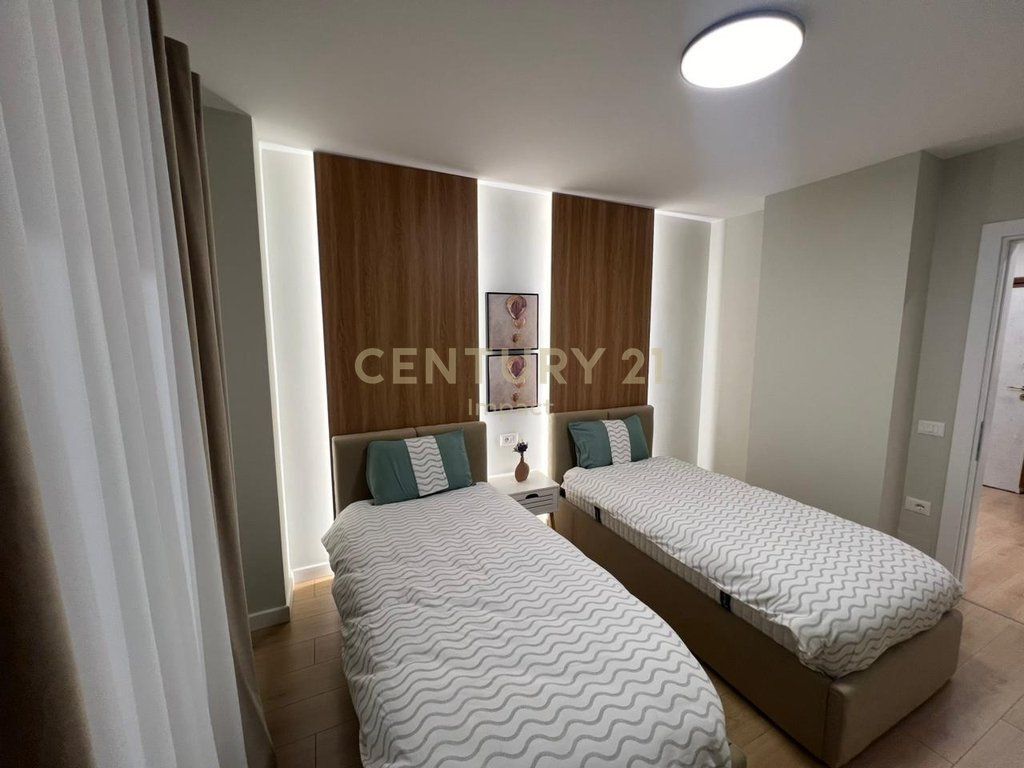 VENDESI APPARTAMENTO 2+1+2