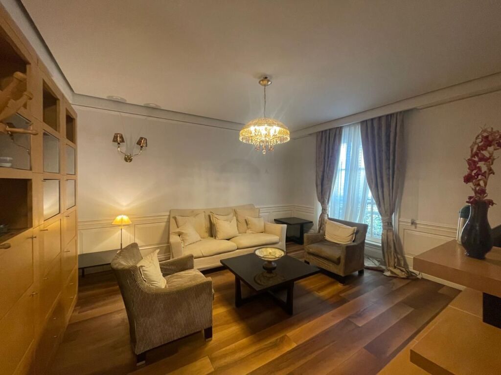 Apartament Me Qira tek Shkolla e Kuqe