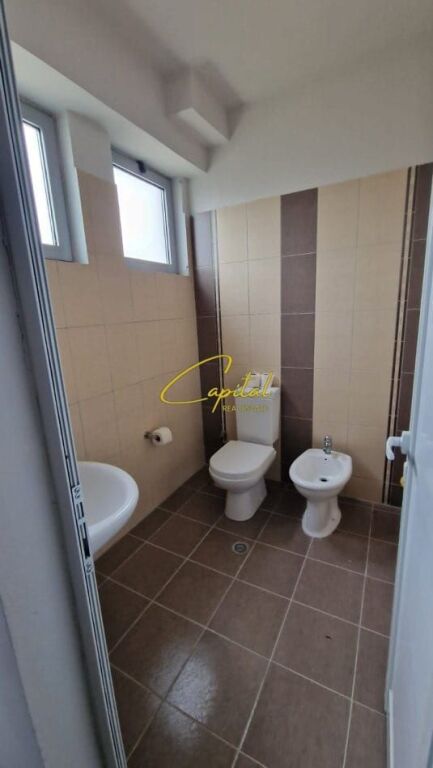 KAPANON ME QIRA 720 M2 RRUGA E PRUSHIT 2.200 EURO