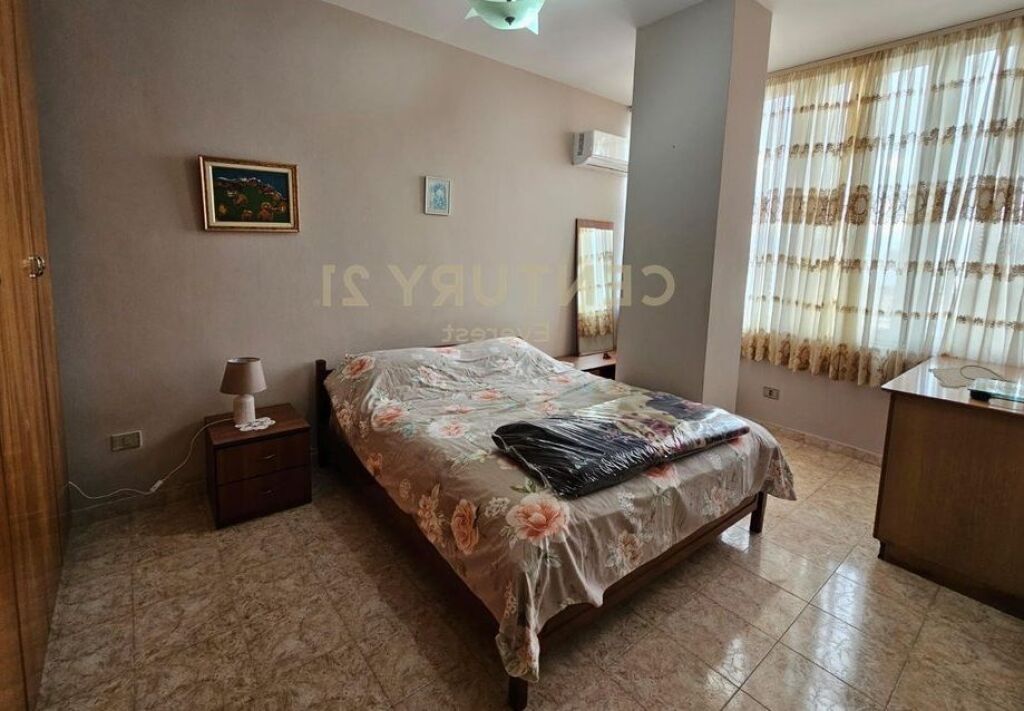 Jepet me qera 2+1 prane Rr.Kavajes