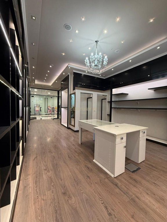 JEPET ME QERA NJESI KOMERCIALE NE KATE TE PARE PERBALLE STADIUMIT VLORE