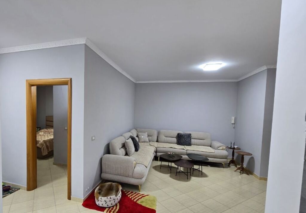 Shitet apartament 2+1+2+2Ballkone ne Vlore(Shtepia e Oficerave)