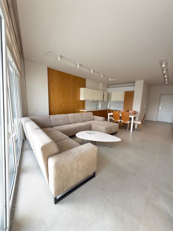 Apartament 2+1+2 per shitje te Komuna e Parisit