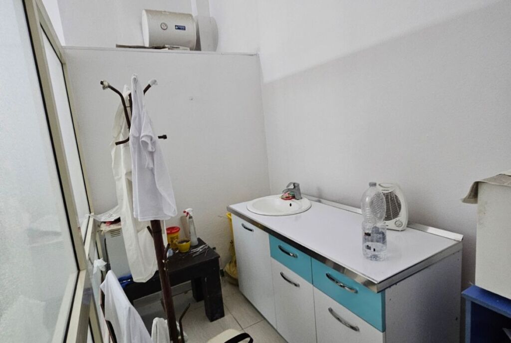 Near Freskut Restaurant Shop for Sale at Bargain Price!