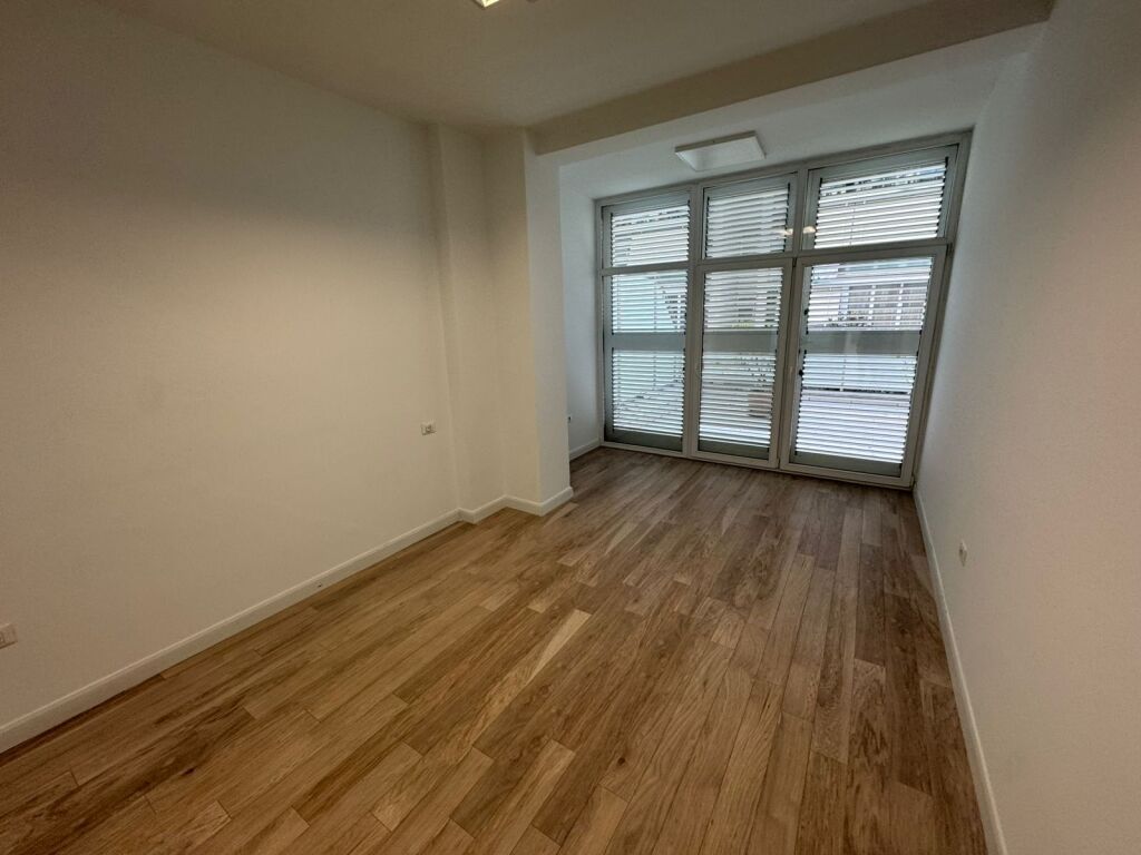 Office space for rent  Address: Komuna Parisit  kika 2  Floor 1  11 rooms all with air conditioning  3 toilets  100 m2 veranda  Camera system  Area 270 m2  Price 5000€