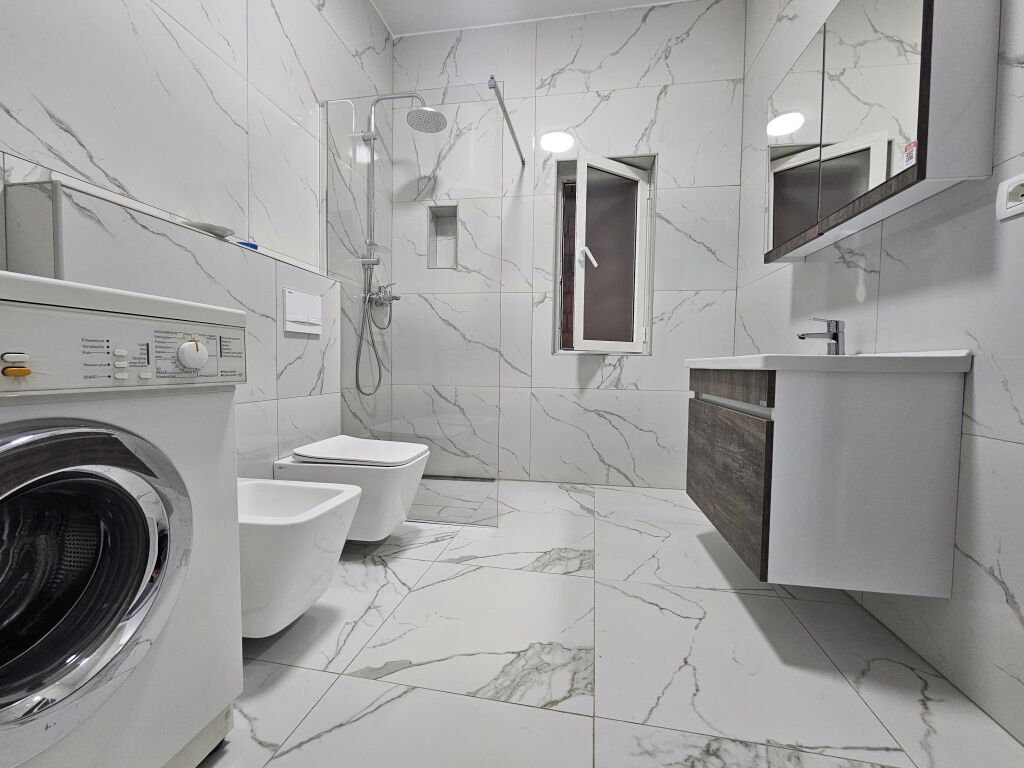 1+1+Parcheggio in affitto presso medrese RrFerit Xhajko