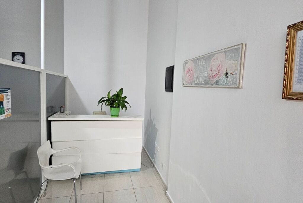 Near Freskut Restaurant Shop for Sale at Bargain Price!