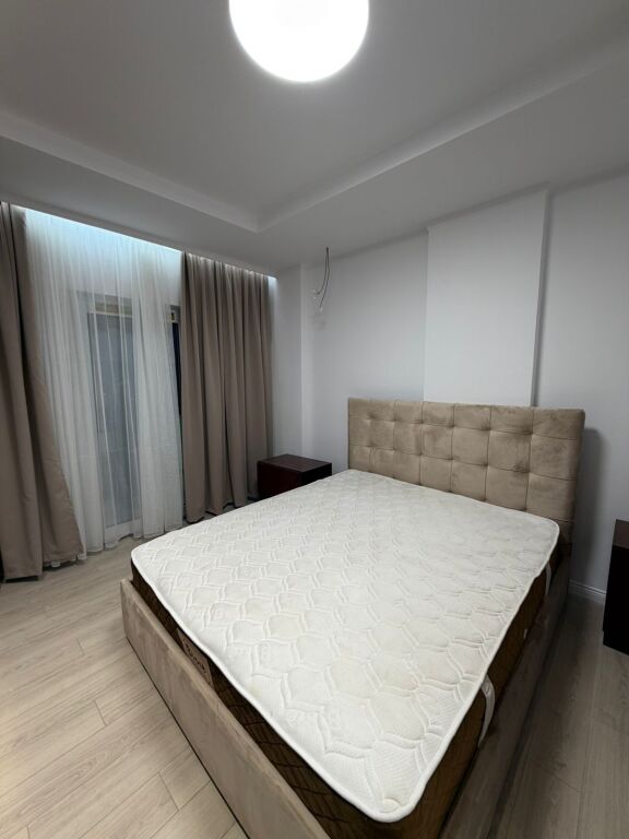 Dato 2+1, myslym shyri te him kolli, 900 euro con parcheggio