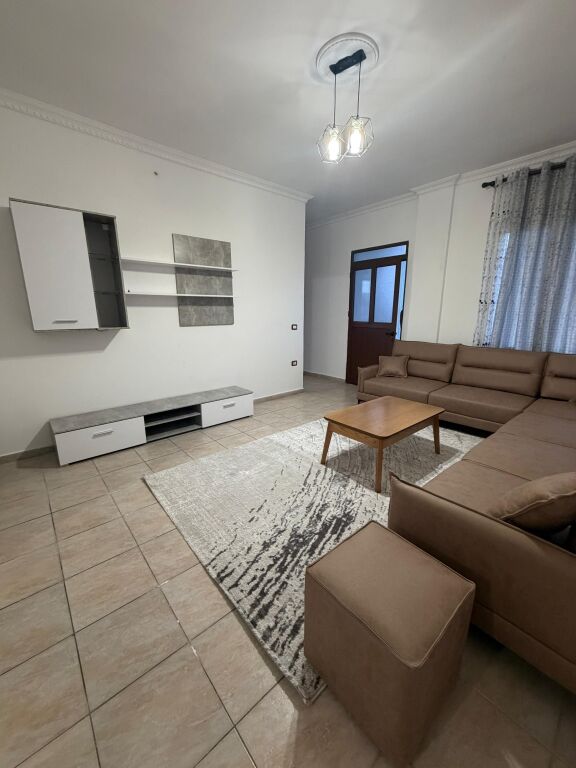 Jepet apartament 2+1 + 15m verand ish URT