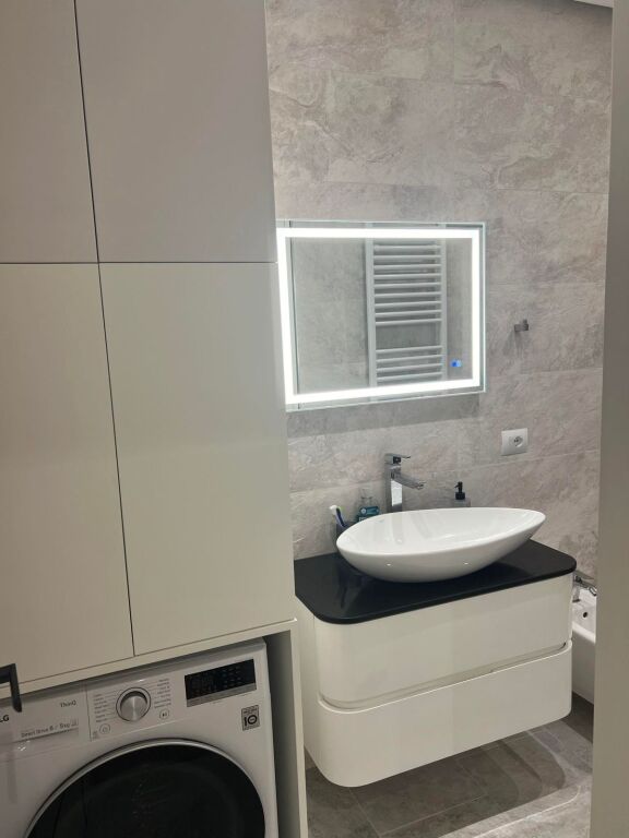 Apartament me qira –📍 2+1 | Afër Kishës Ortodokse, Vlorë