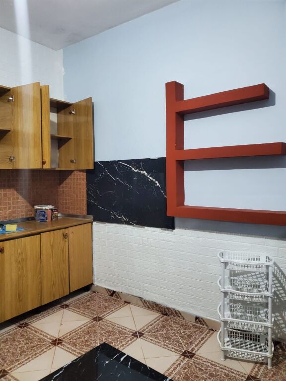 GARSIONERE 25000 LEKE.ISH PARKU I AUTOBUZAVE