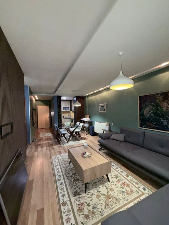 2+1,arredato presso l'ex esposizione,prezzo 800 euro,1 posto auto incluso